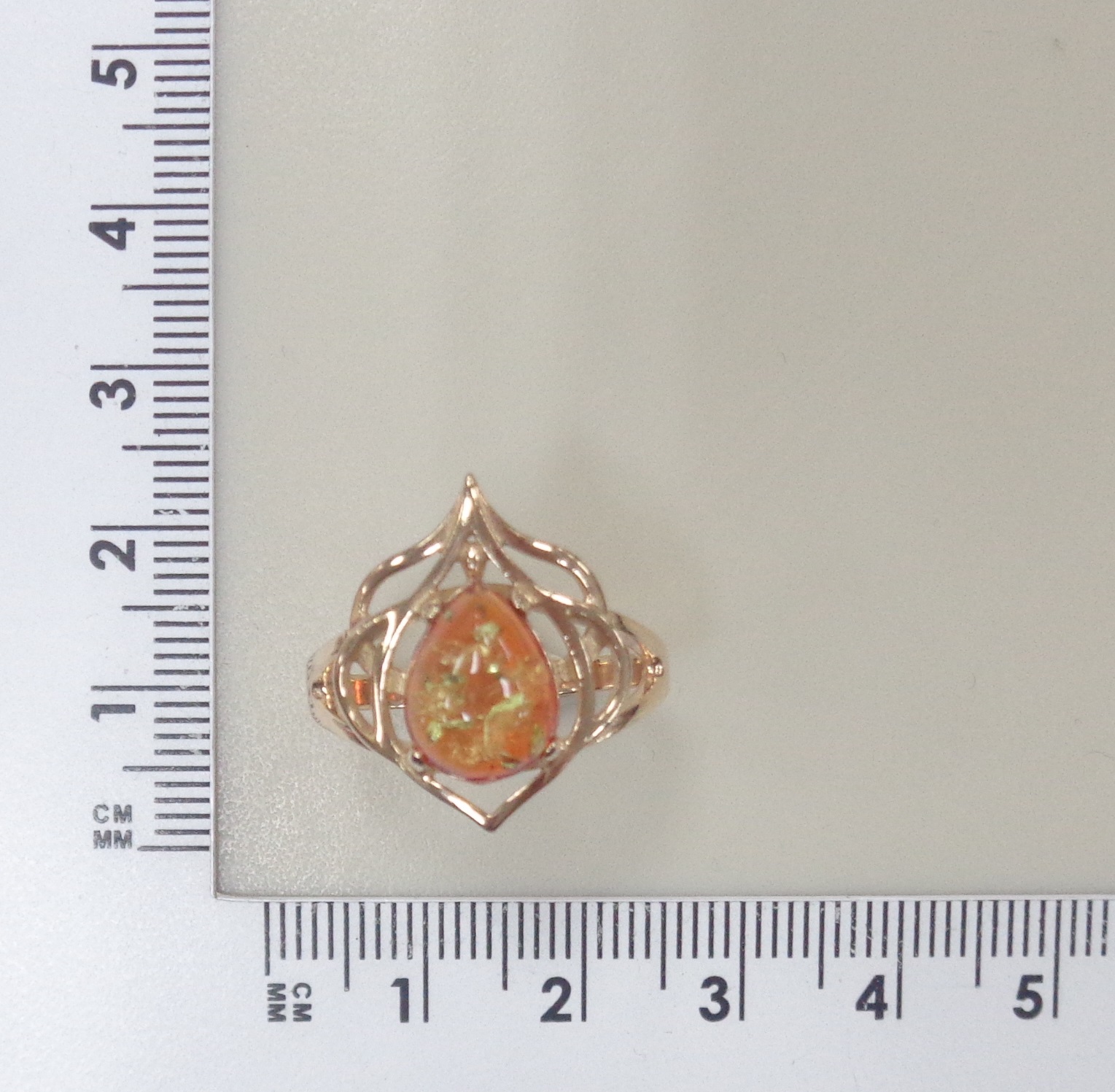 Серебряное кольцо с янтарем